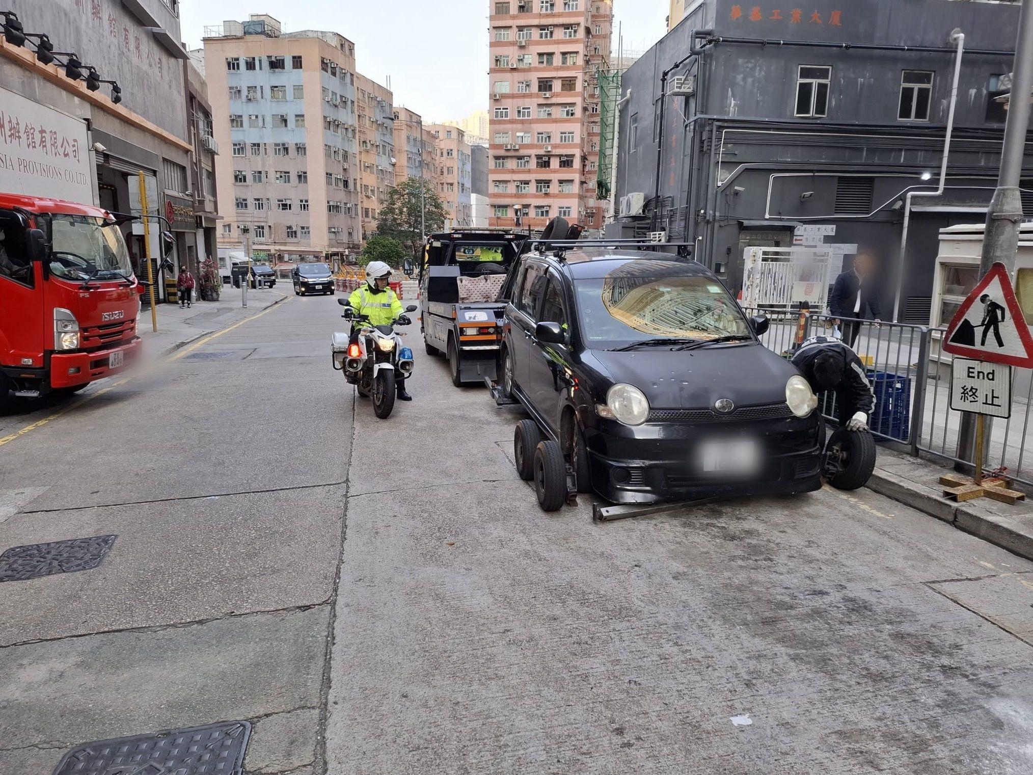 警葵涌打擊不專注駕駛，2日發648張「牛肉乾」拖5車。(警方圖片)