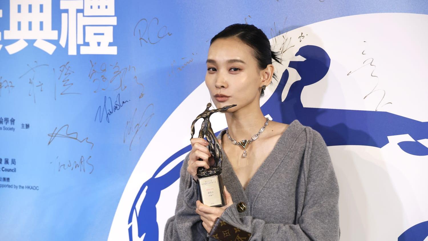 電影評論學會大獎｜Sammi手上領獎 談善言：像電視裡的人跳出來頒獎 