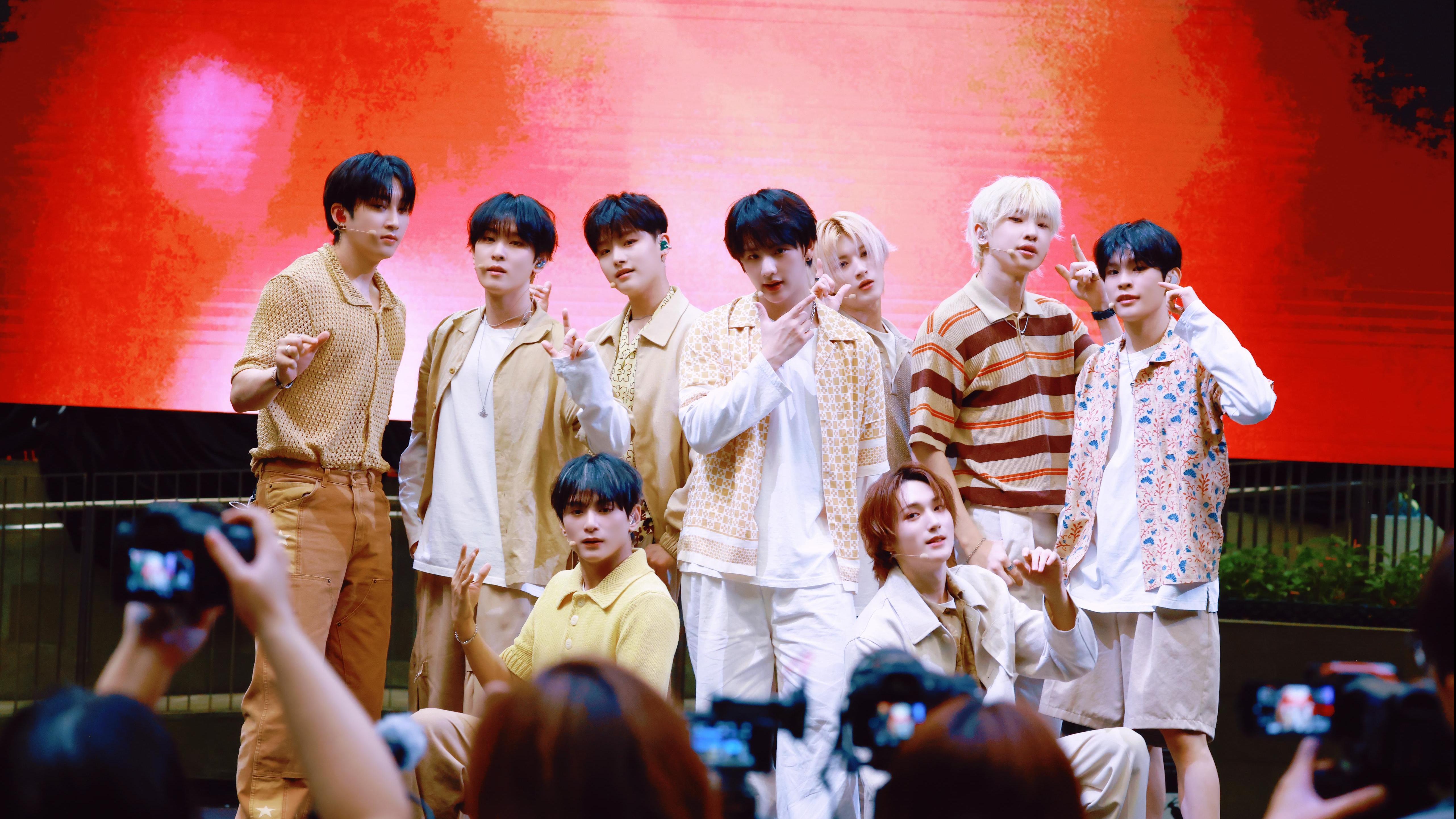 港產韓團XODIAC首辦香港簽名會 隊長LEX食橋底辣蟹迎接生日