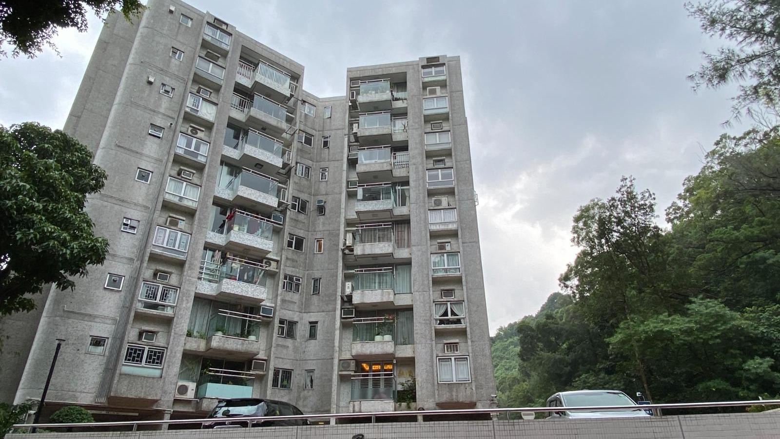 九龍塘老牌屋苑畢架山花園套三房開揚戶，最新以1,000萬元連車位沽出，14年升值三成。