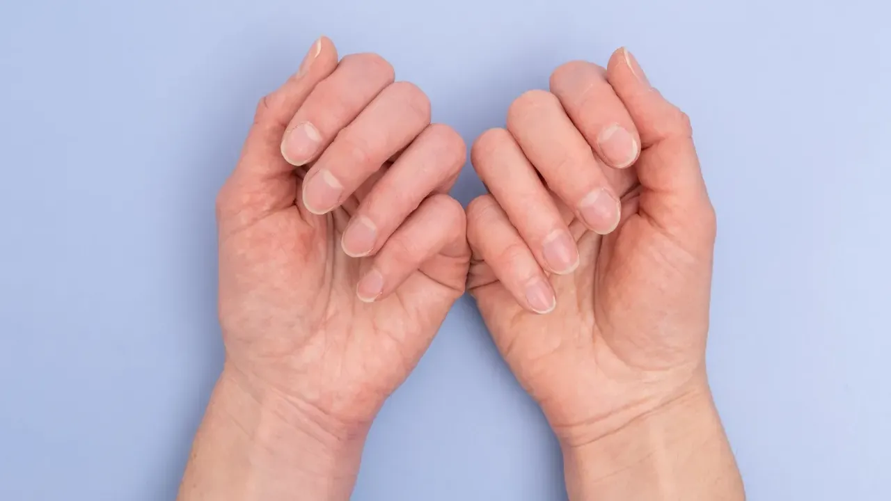 透過指甲的形狀、顏色和厚度變化，可以發現包括從皮膚病、腎臟疾病甚至自體免疫疾病在內的多種疾病。