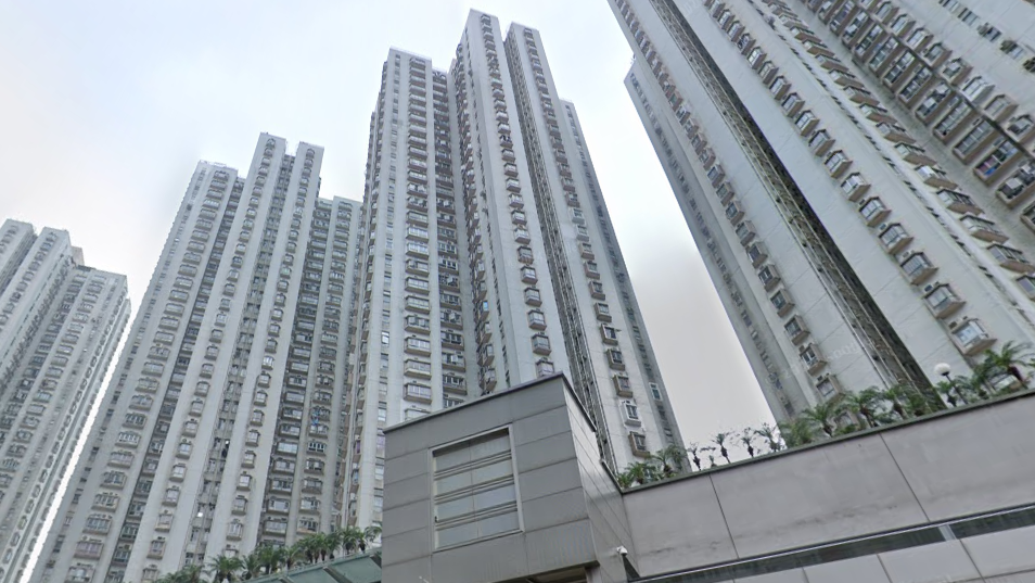 屯門碼頭區私樓海翠花園，一伙套三房中層戶以貼市價放盤，獲同區客擲522萬元承接。