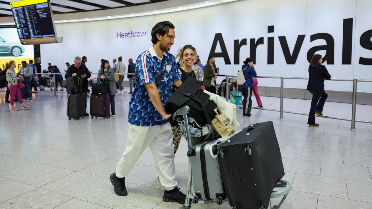 倫敦希斯羅機場全面恢復運作。（路透社）