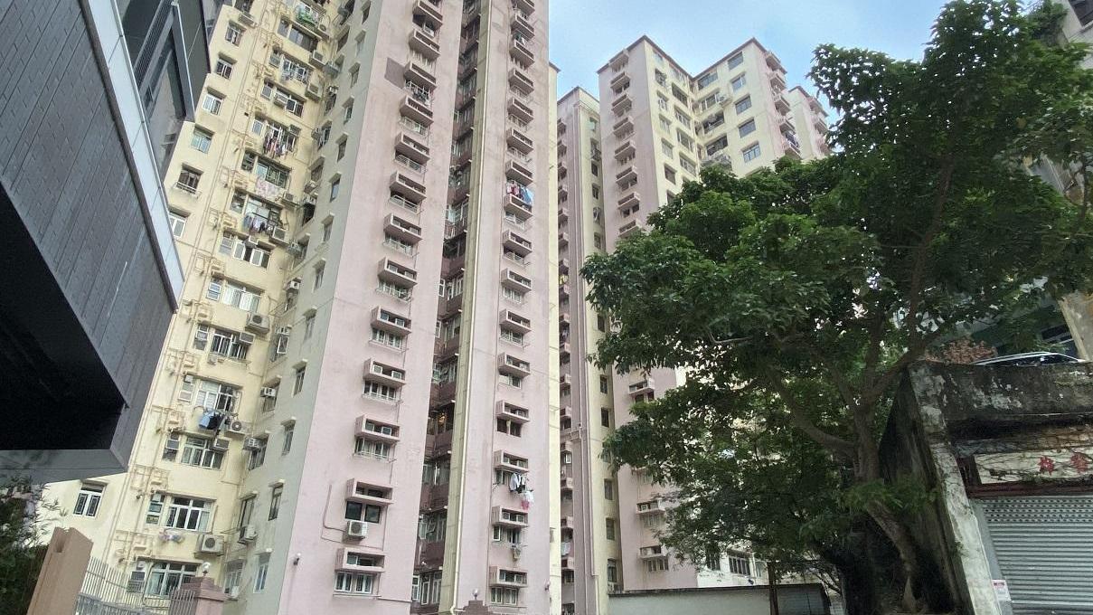 北角老牌屋苑百福花園三房錄低價成交，呎價跌至8,500元，再創屋苑一年低位。