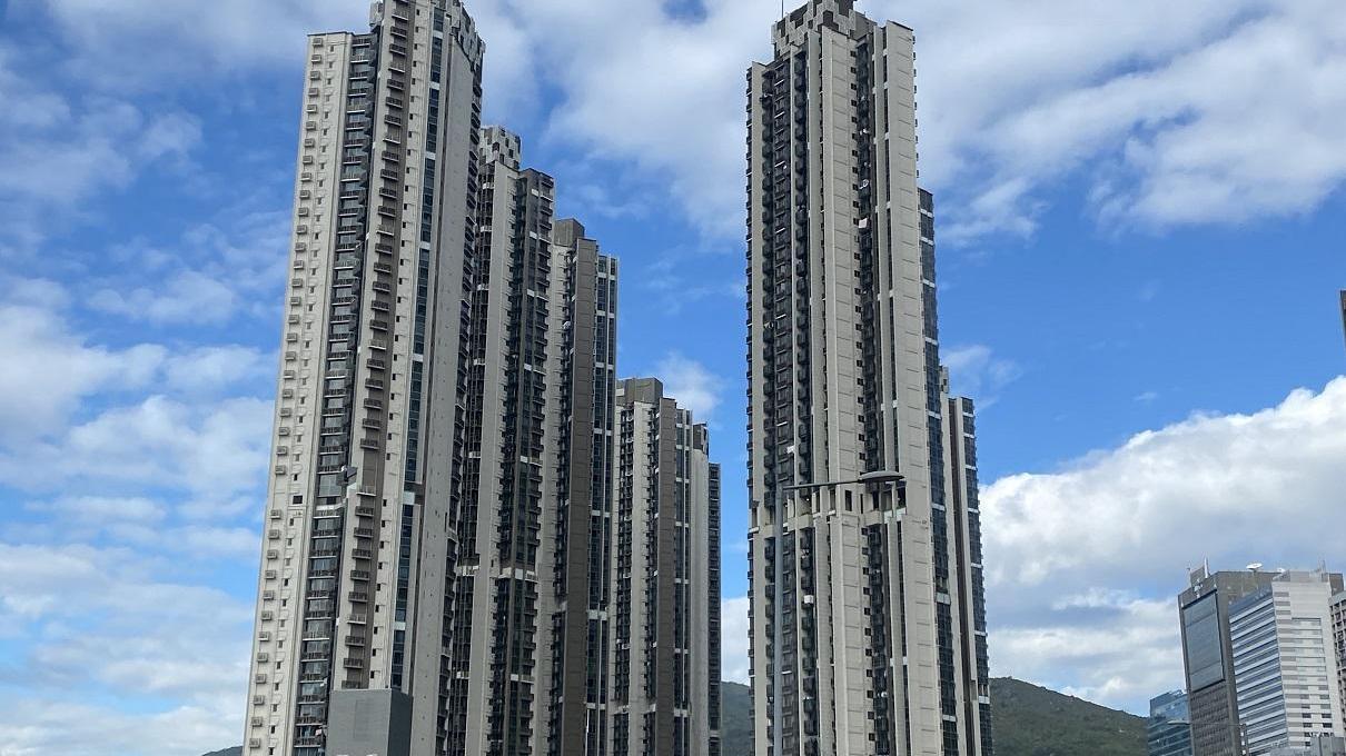 荃灣海之戀‧愛炫美海景兩房戶，同區租客以855萬元入市承接，呎價1.6萬元。