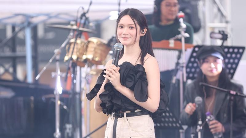 王菀之 雲浩影冒雨參演流行文化節音樂會