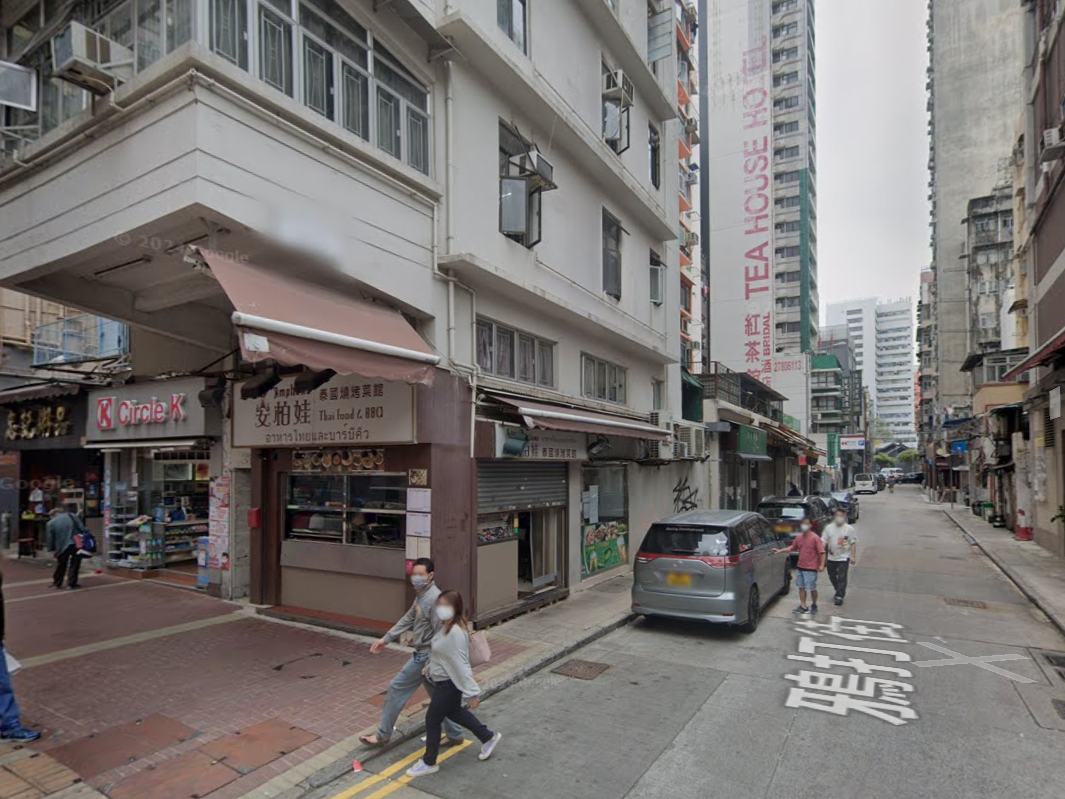 油麻地泰國菜餐廳抽油煙機起火，消防拖喉救熄。(Google街景截圖)