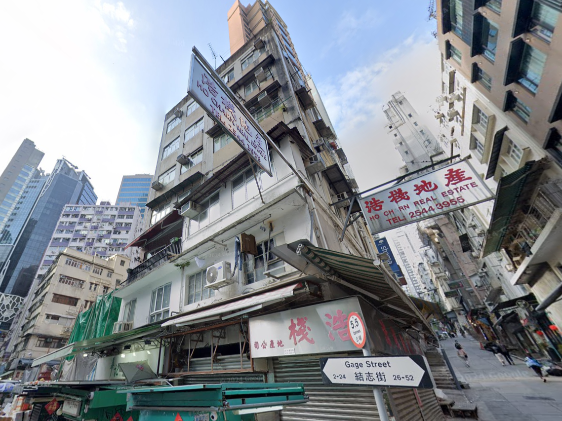 中環唐樓疑神壇失火冒濃煙，消防救熄無人傷。(Google街景截圖)