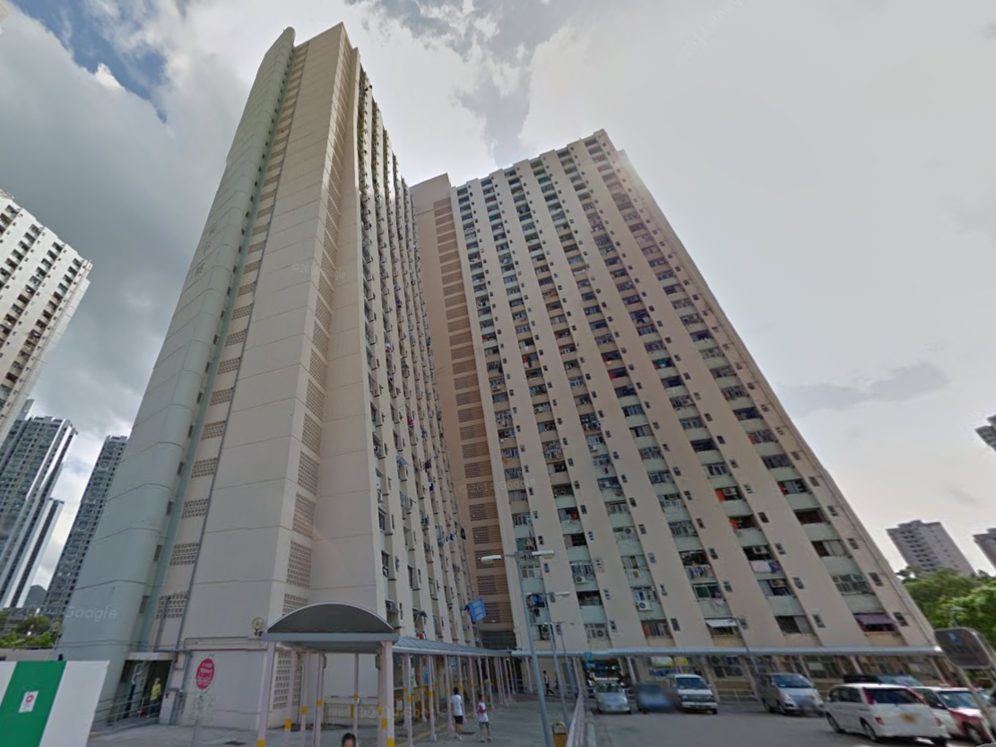 屯門大興邨興平樓33歲男開煤氣自殺，昏迷送院後回復清醒。(Google街景截圖)