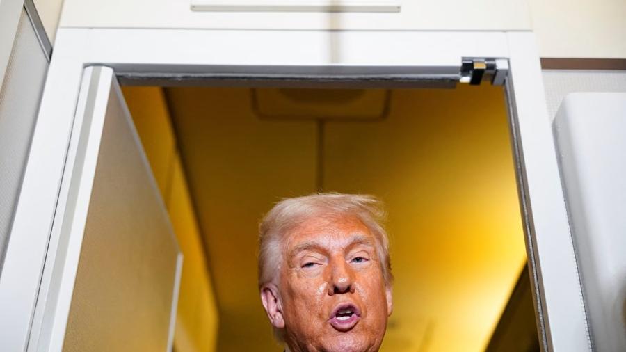 特朗普否認電子產品獲豁免關稅，只是轉移到不同關稅類別。(Reuters)