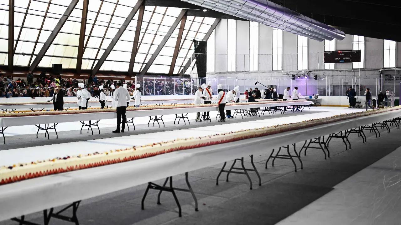 4000隻蛋打造全球最長士多啤梨蛋糕，破健力士世界紀錄。(X)