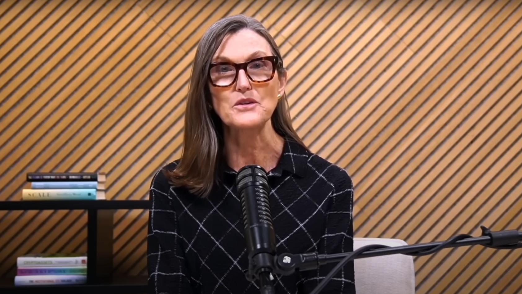 女股神「木頭姐」伍德Cathie Wood(圖／翻攝自Youtube)