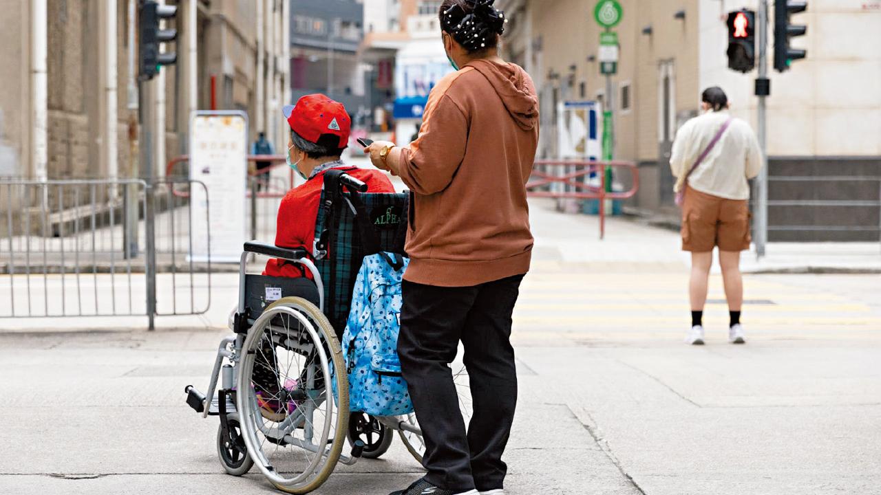 16.5%護老者曾現自殺或自傷念頭 37%照顧者處高負荷狀態