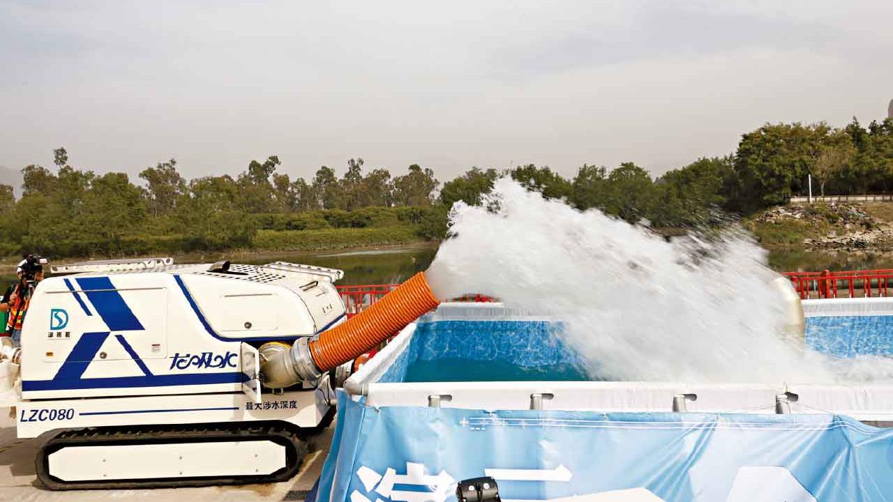 渠務署引4排水機械人 最高每小時排800立方米