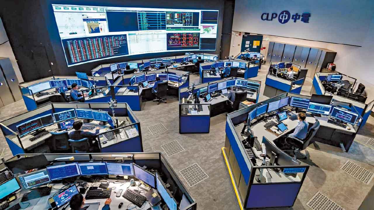 中電系統控制中心24小時候命 兩代工程師盼傳承守護萬家燈火使命