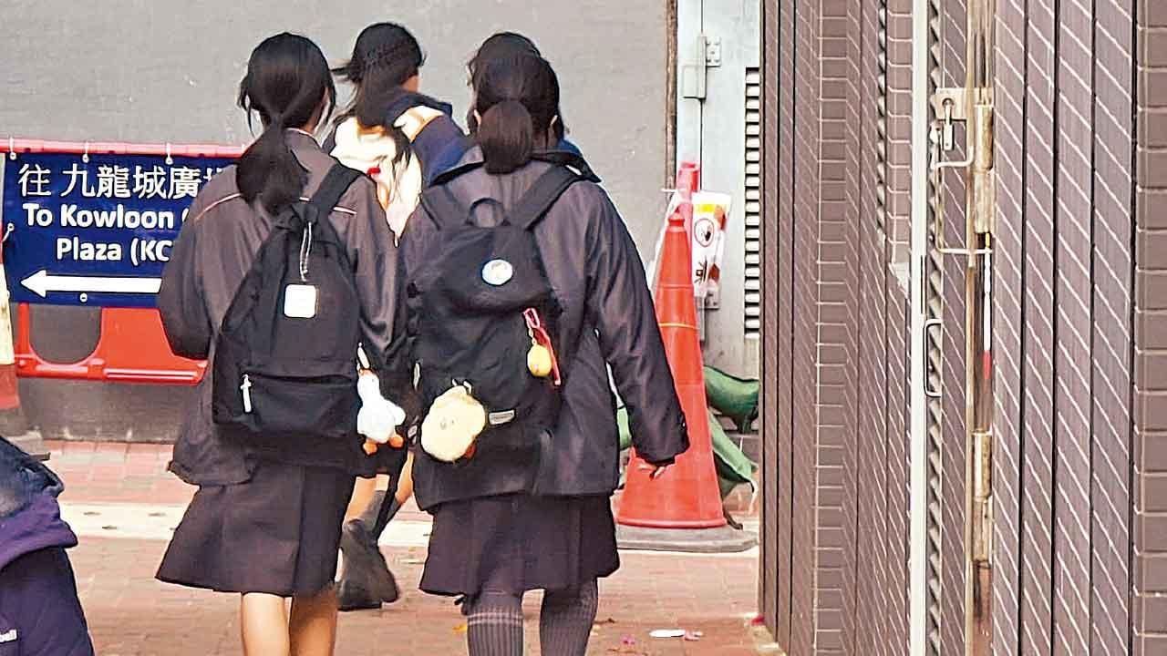 八成中學生日花逾兩小時用電子屏幕 1.4%學童現心理社交問題