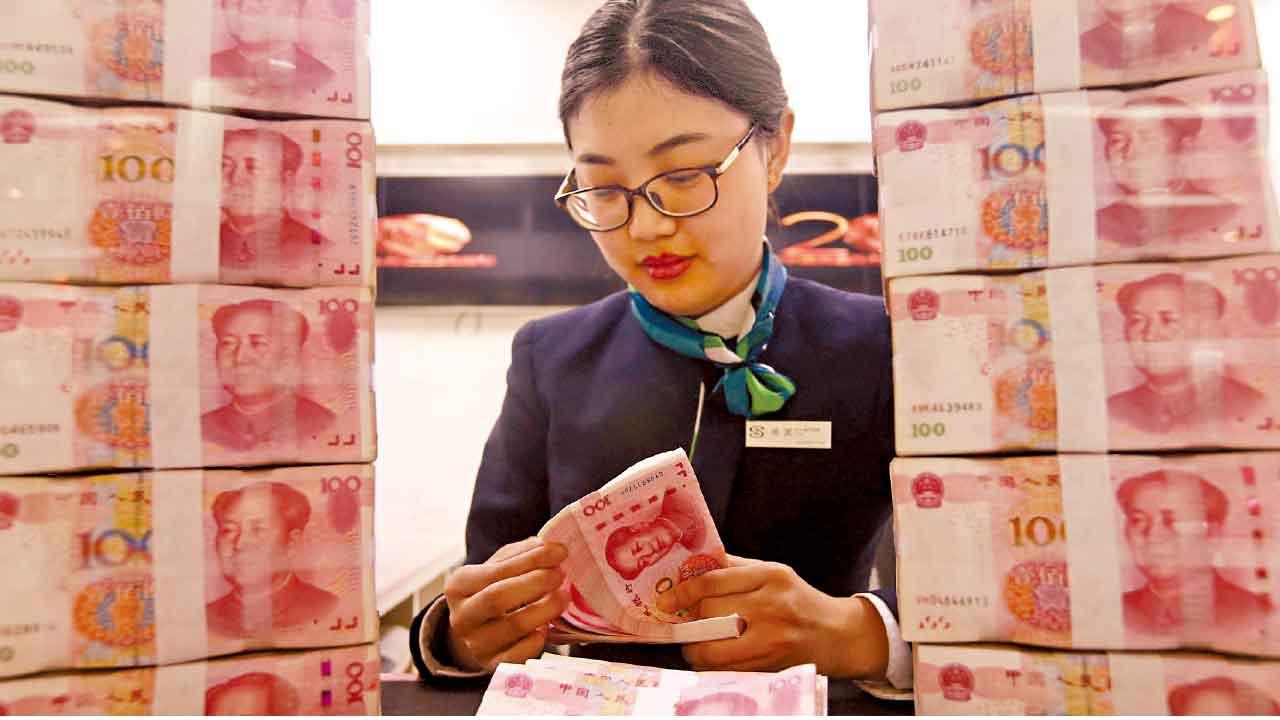 傳內銀沽美元護航 離岸人幣曾失7.4算 創紀錄新低