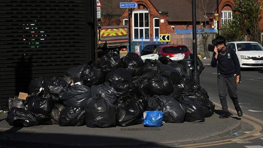 英國伯明翰垃圾車工人罷工