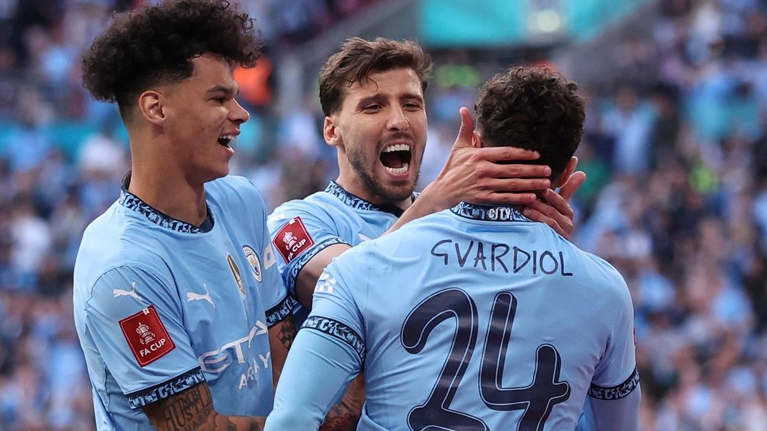 加華度爾為曼城頂入，球隊在足總盃四強贏森林2:0晉級決賽。(路透社)