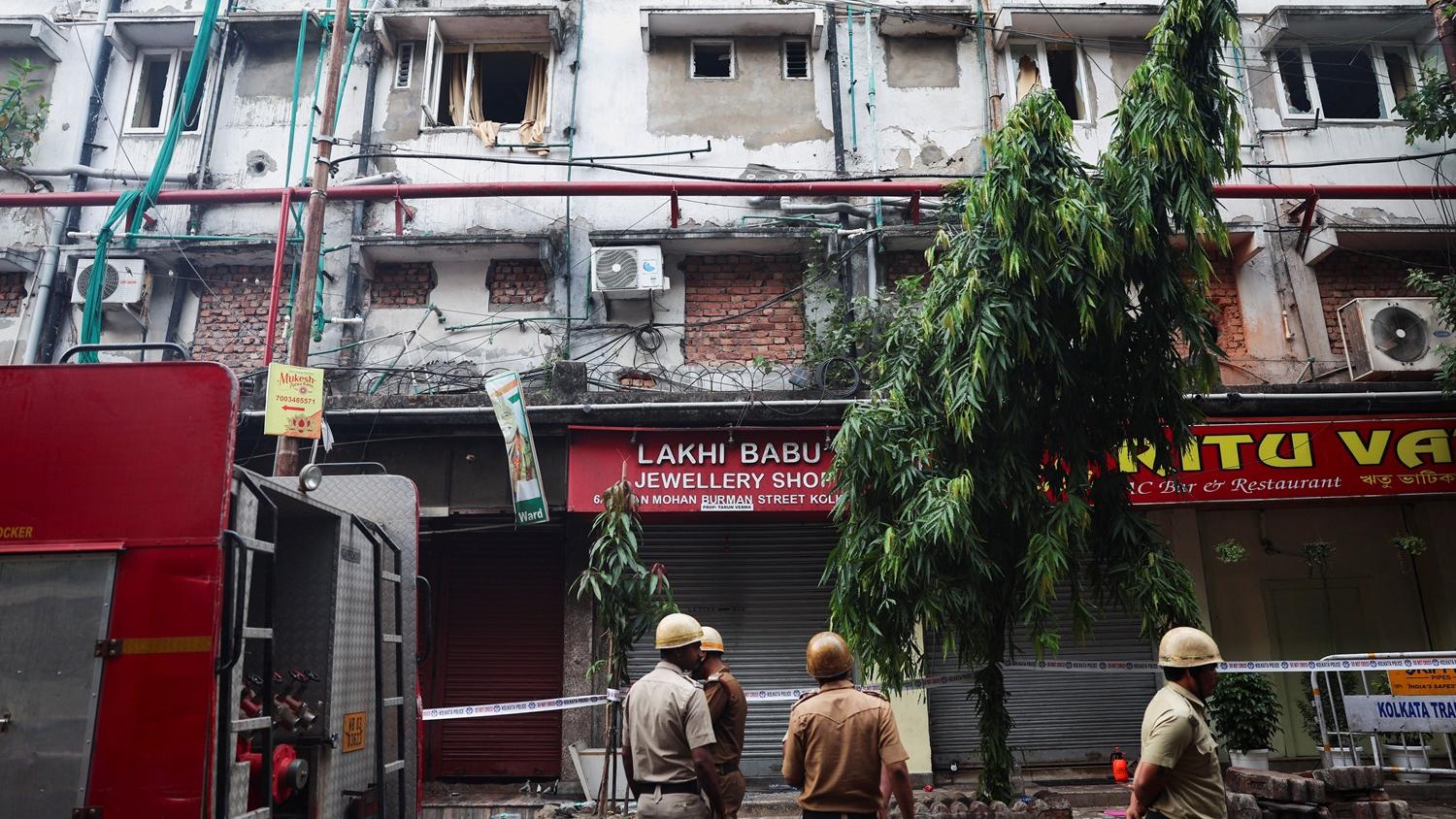 印度加爾各答一間酒店發生大火。(路透社)