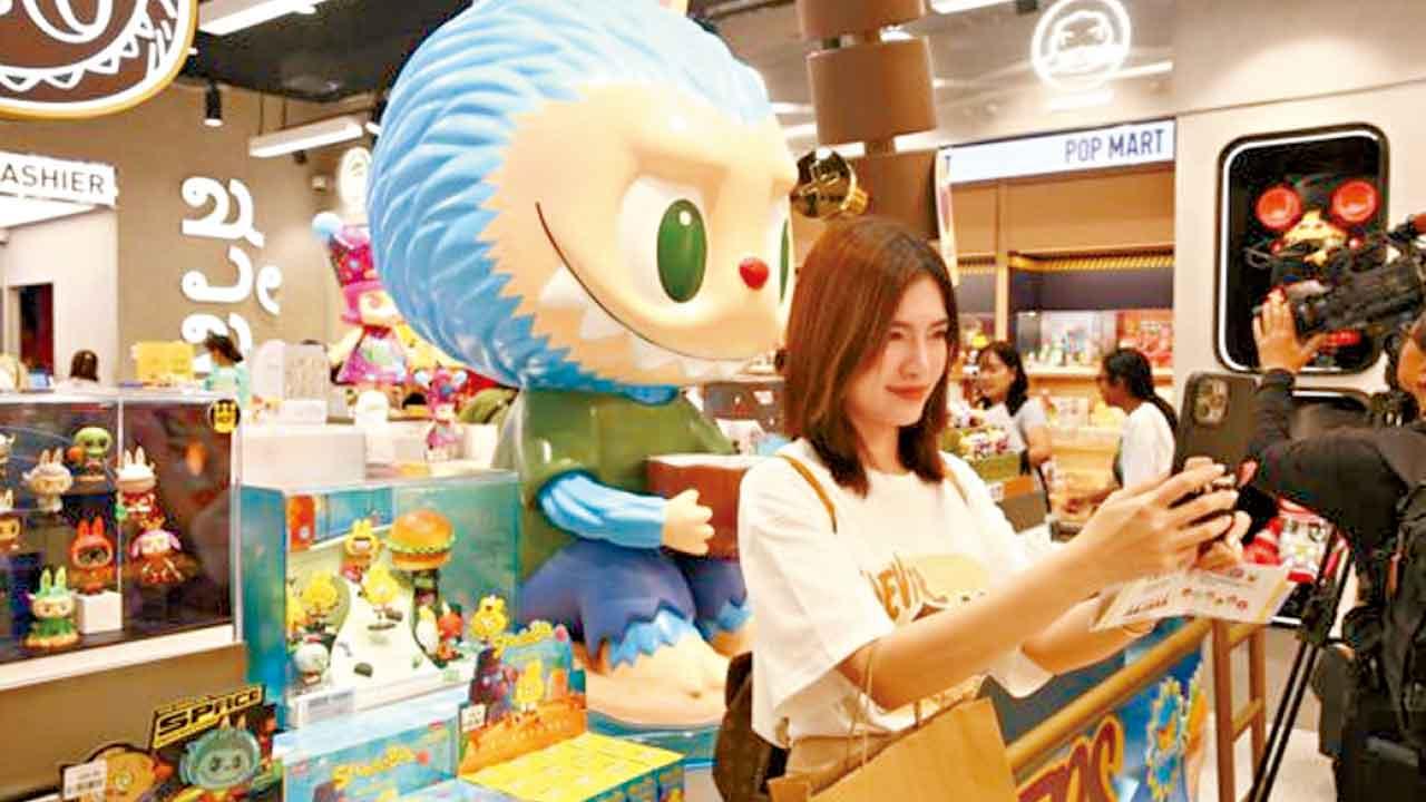 中國專題｜不求實用「買谷」獲滿足感 「情緒價值」成內地年輕人消費新特點