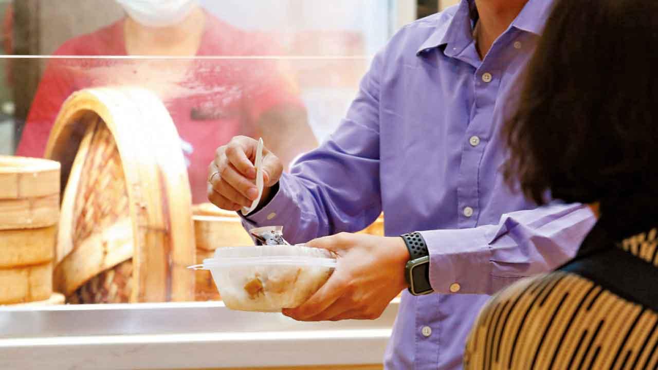 首階段走塑一周年 21食肆屢勸不改 收定額罰款通知書