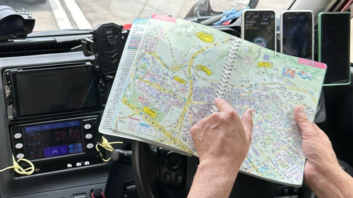 有網民發帖指「今朝搭的士落荔枝角，個司機話自己唔係好識路，本身諗住叫佢跟Google地圖，點知佢自己攞咗本地圖出嚟」。(Threads)