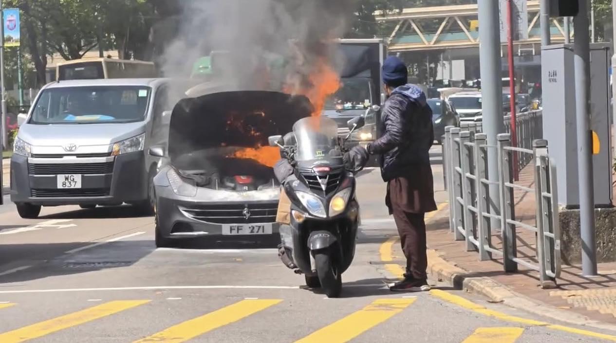 銅鑼灣法拉利機件故障起火，消防到場救熄。(車cam L(香港群組))