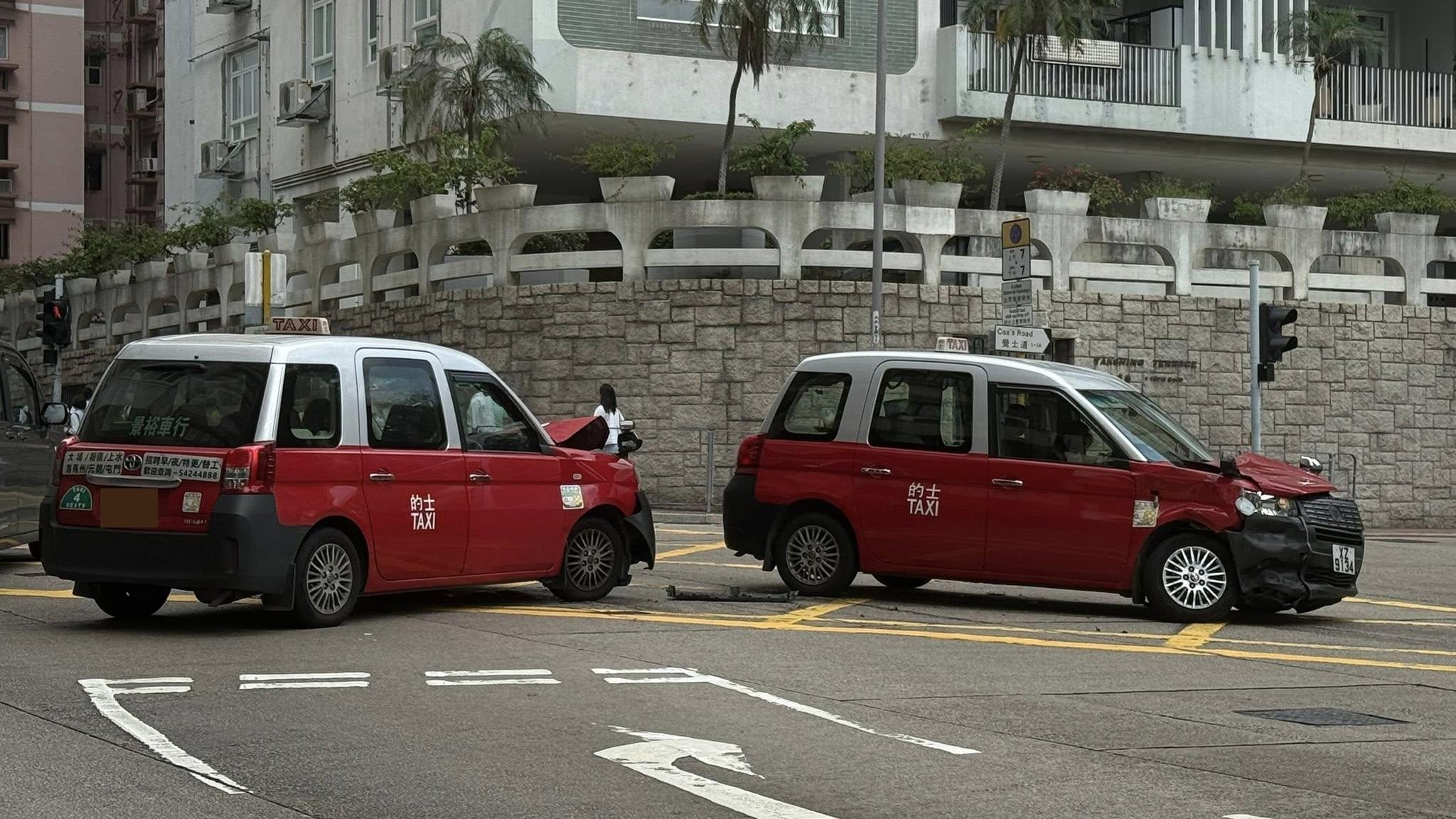 佐敦柯士甸道發生交通意外。（fb「車cam L（香港群組）」圖片）