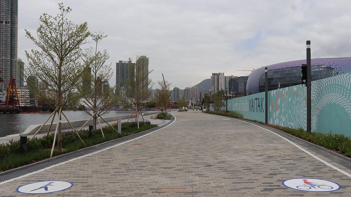 啟德海濱花園近土瓜灣避風塘的一段共融通道。(政府新聞處)