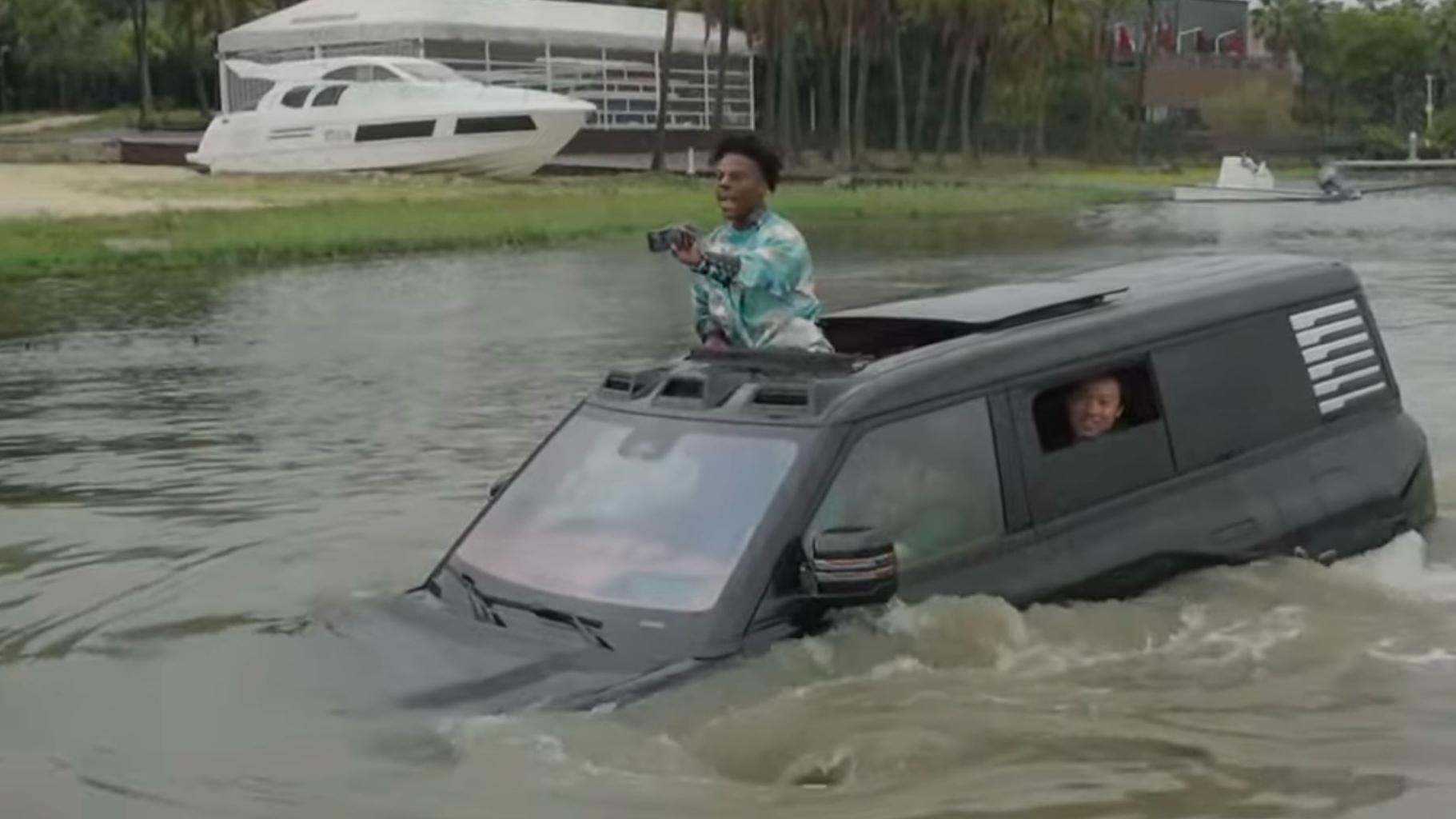 甲亢哥IShowSpeed抵達深圳坐車落水 開腔回應香港行：畀多次機會