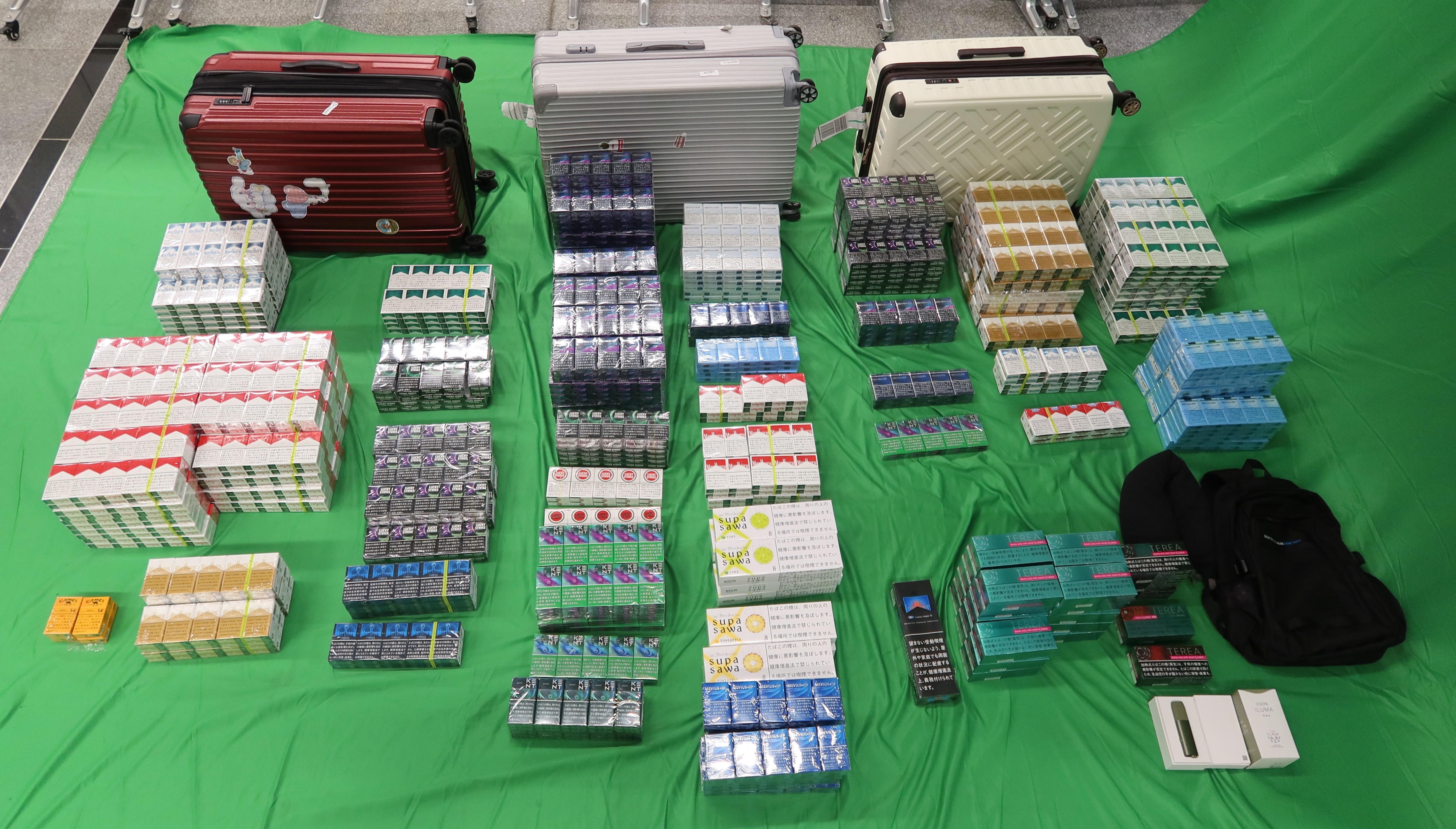 機場3男女帶逾12萬支私煙及另類煙入境，各囚4個月及罰款。(政府新聞處)