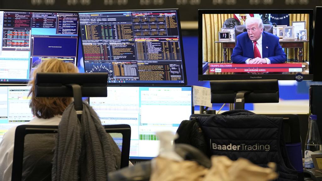 美國上市的中概股再陷退市危機，據報特朗普考慮推進中概股除牌。(AP)