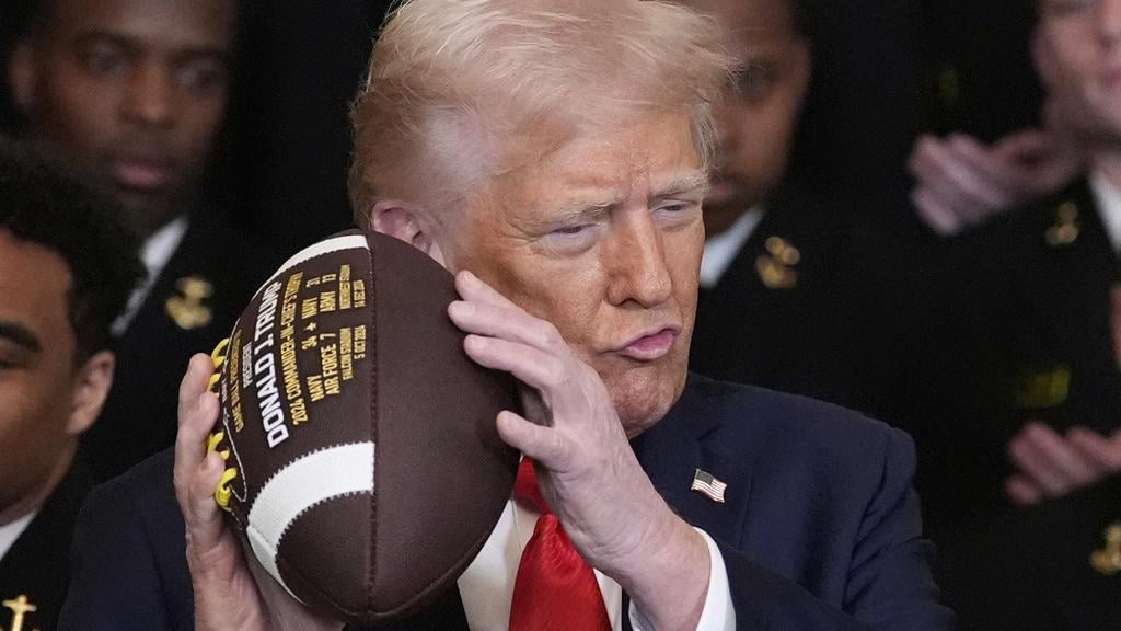 美國總統特朗普再次呼籲中國主動拋出橄欖枝。(AP)