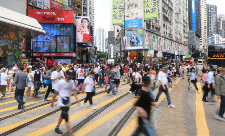衞生防護中心表示，本港新冠病毒活躍程度近幾周持續上升，創近半年新高，預計在未來數周會進一步攀升。（中通社資料圖片）