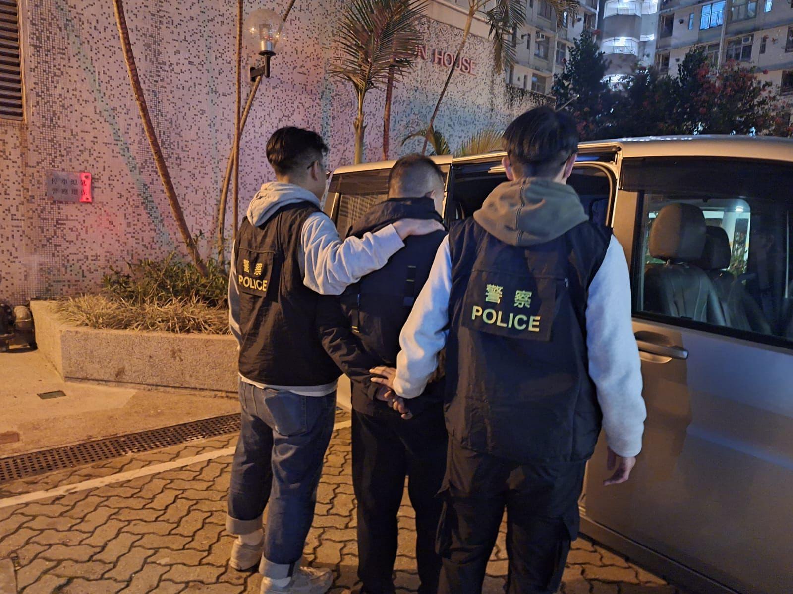 藍田40歲男欠交罰款遭通緝，翌日再涉阻差辦公等被捕。(警方圖片)