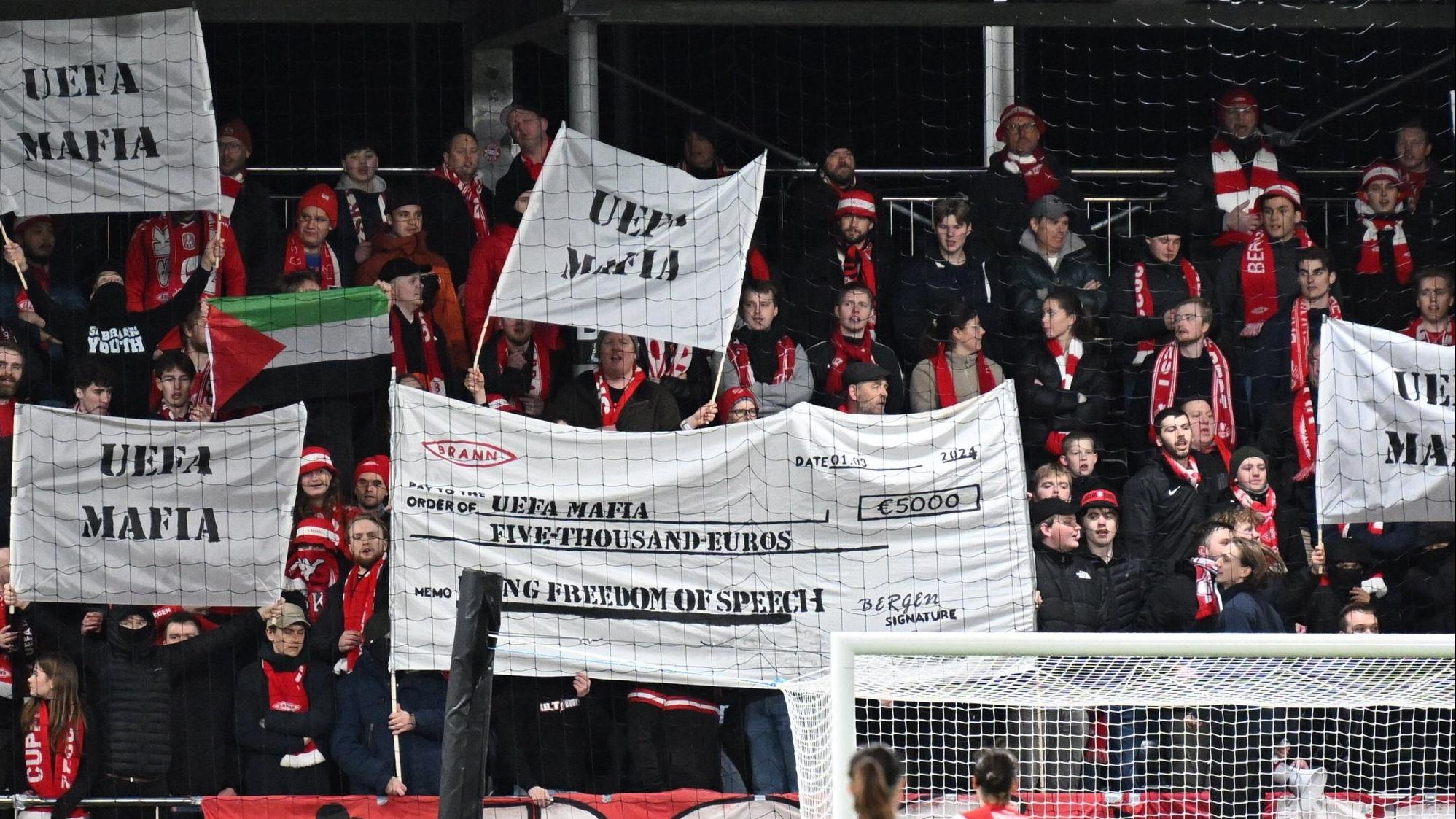 挪威球會白蘭恩球迷因為舉起歐洲足協黑手黨的標語被罰，最終上訴成功。(網上圖片)