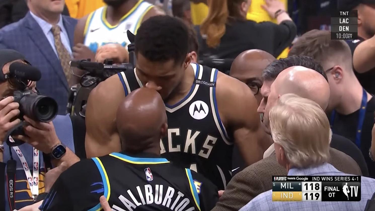 夏利貝頓的父親賽後挑釁安迪杜甘普。(網上截圖)