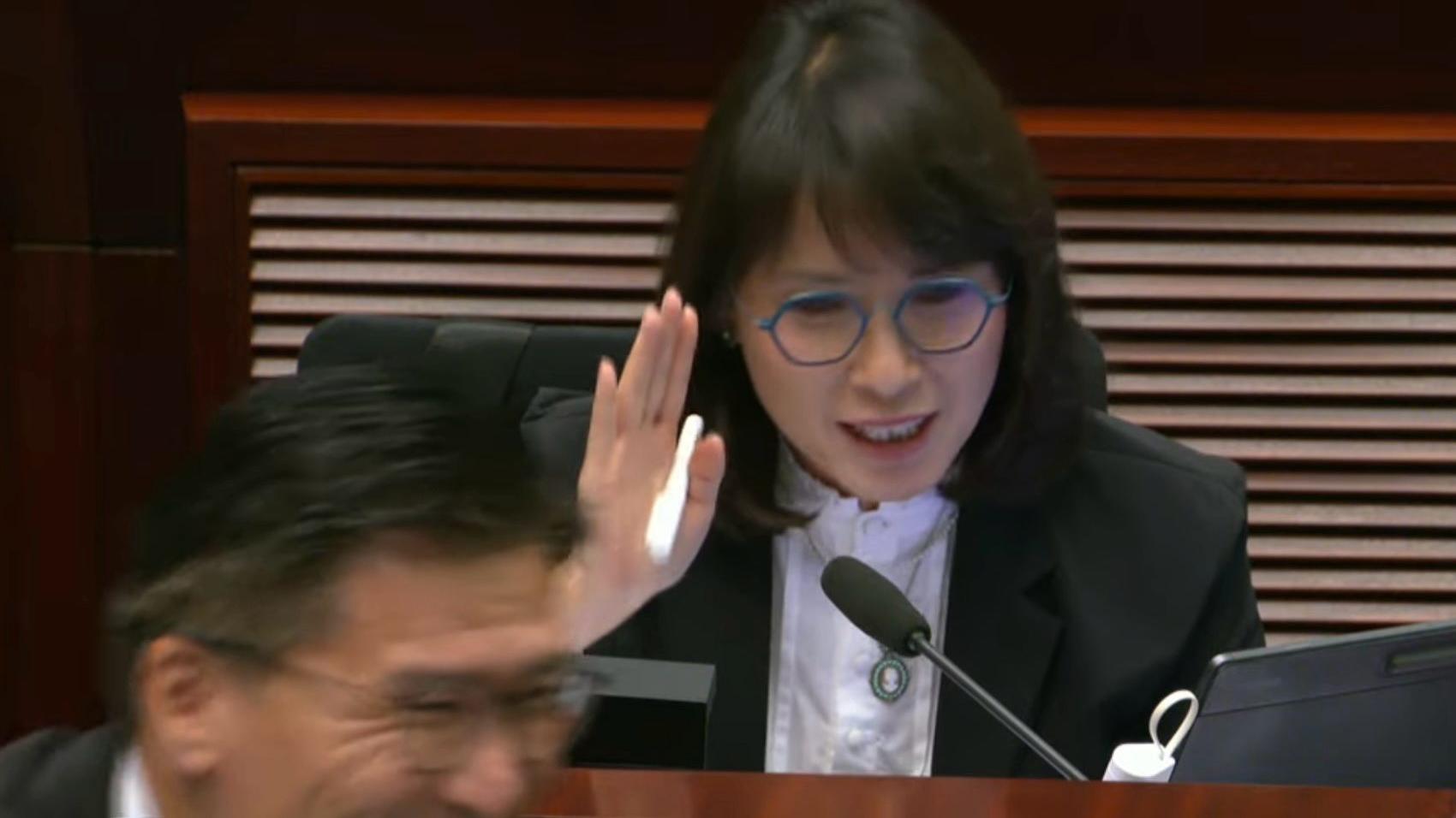 江玉歡問政府盲人申請電子駕駛執照安排（立法會直播截圖）