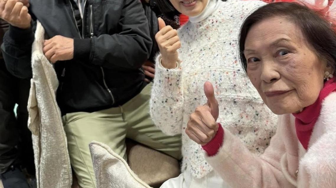 87歲余慕蓮深夜心口劇痛 按平安鐘求助急送入院