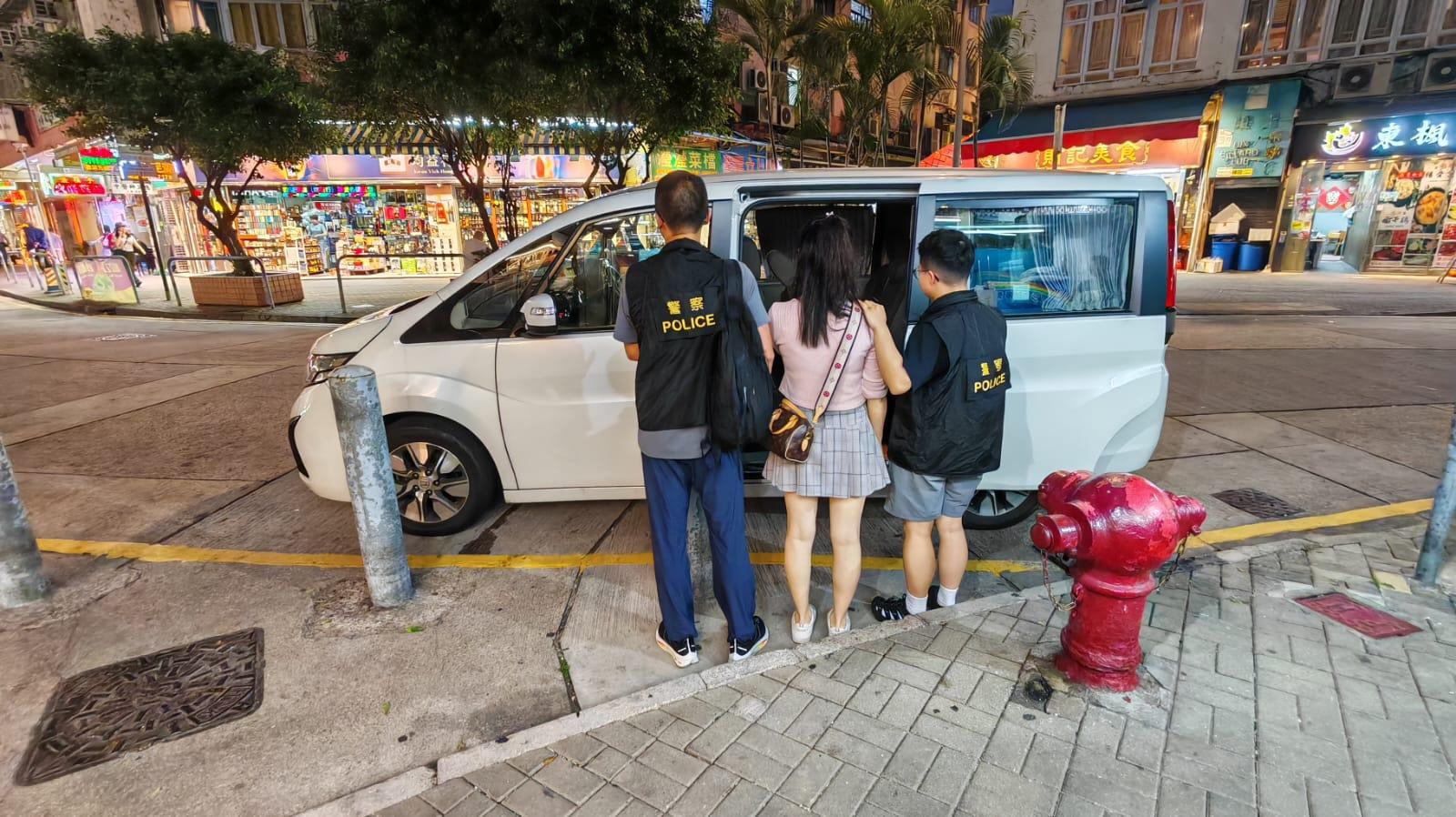 警方新蒲崗搗淫窟拘3婦，檢獲床單按摩油毛巾。(警方圖片)