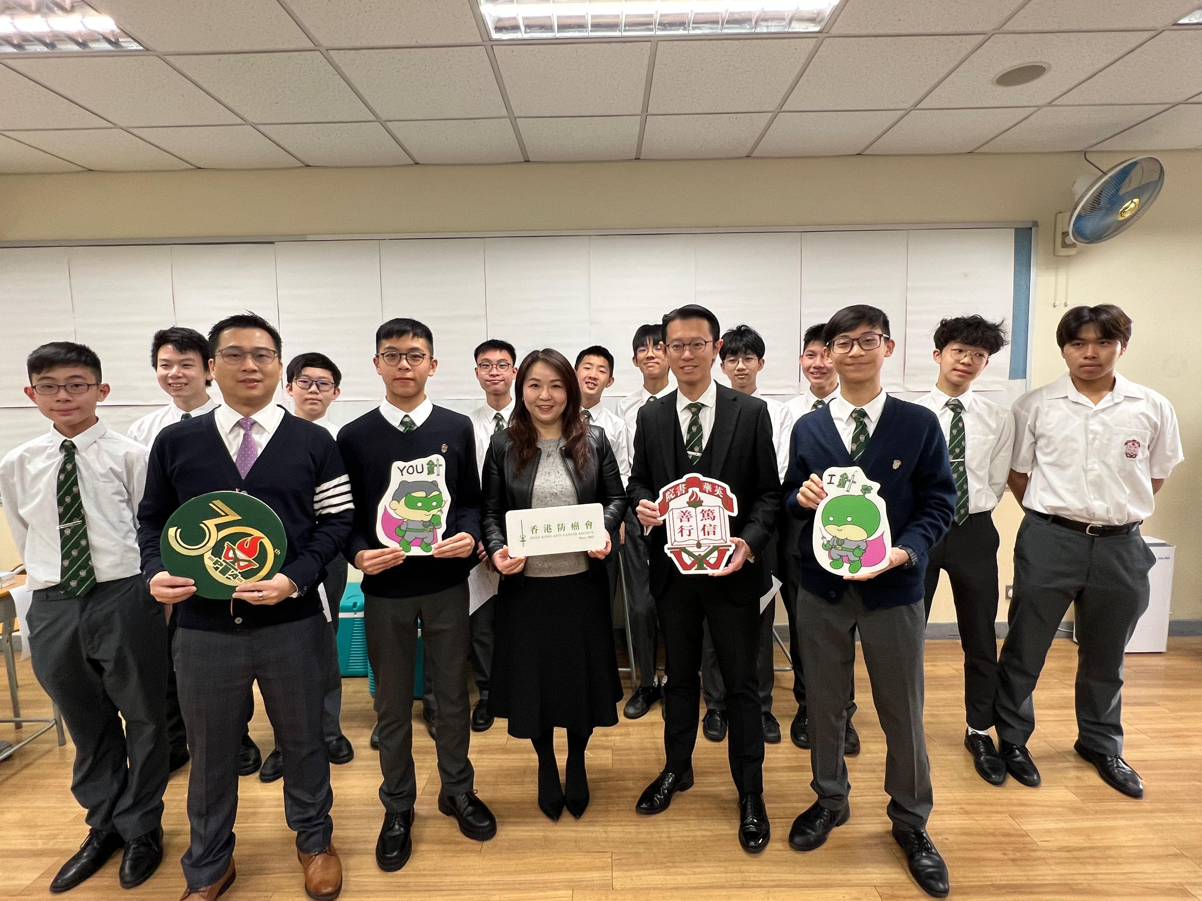 首間男校安排HPV疫苗到校接種，英華書院逾200男生獲資助。