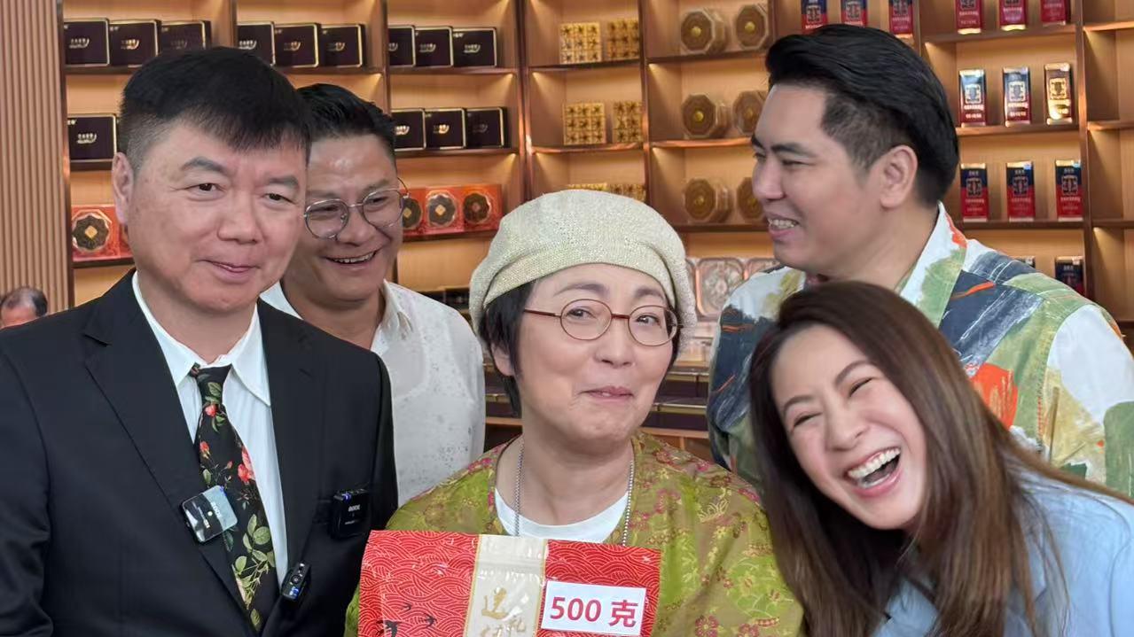 艾威內地直播企足9小時返港即照顧太太 苑瓊丹：為老婆搏老命！