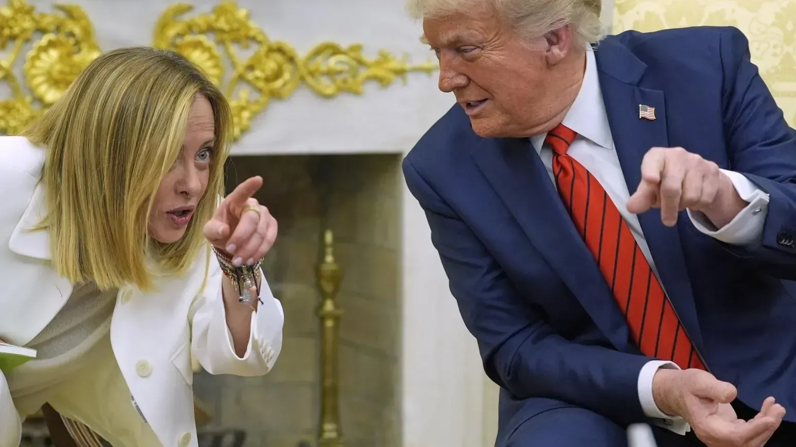 意大利總理梅洛尼（左）與美國總統特朗普在白宮會面。（圖／美聯社）