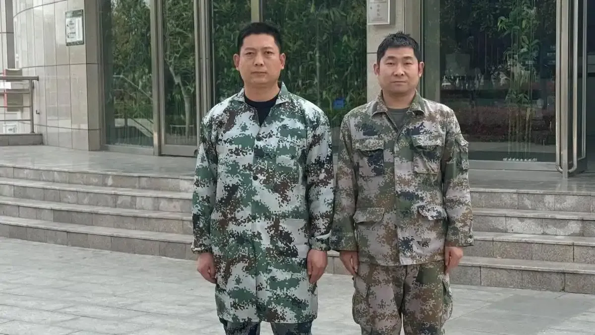 河南鄭州市殯儀館火化師王同輝和王立創。（圖／翻攝微博）