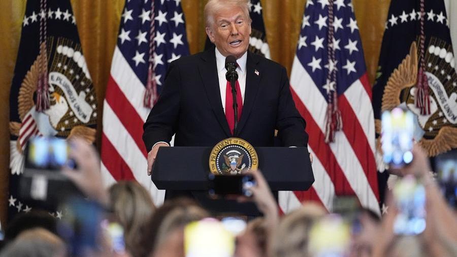 特朗普關稅戰｜特朗普表示，朋友很多時衰過敵人。(美聯社)