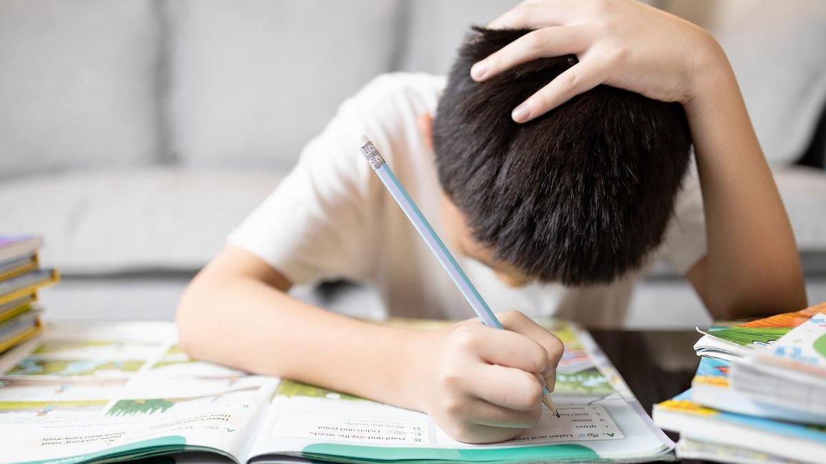 當發現孩子的表現不如預期，或是一再出現某種困難時，可以積極地跟老師討論。