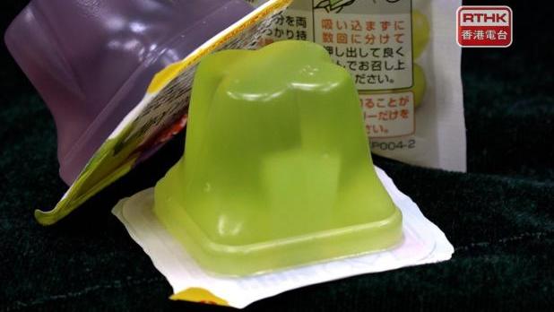 政府擬禁含蒟蒻的小杯裝啫喱。(港台圖片)