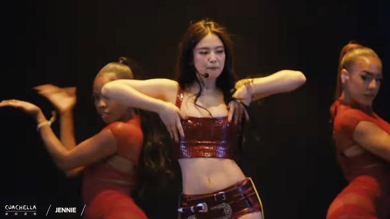 Jennie@BLACKPINK登場Coachella音樂節 Lisa Rose現身撐場