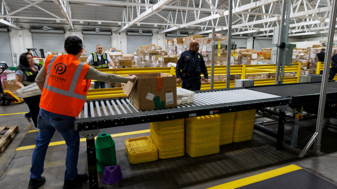 法國亦計劃倡歐盟從明年起，對來自中國的小額包裹徵收額外費用。(路透社資料圖片)